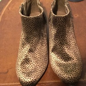 Old Navy leopard print booties